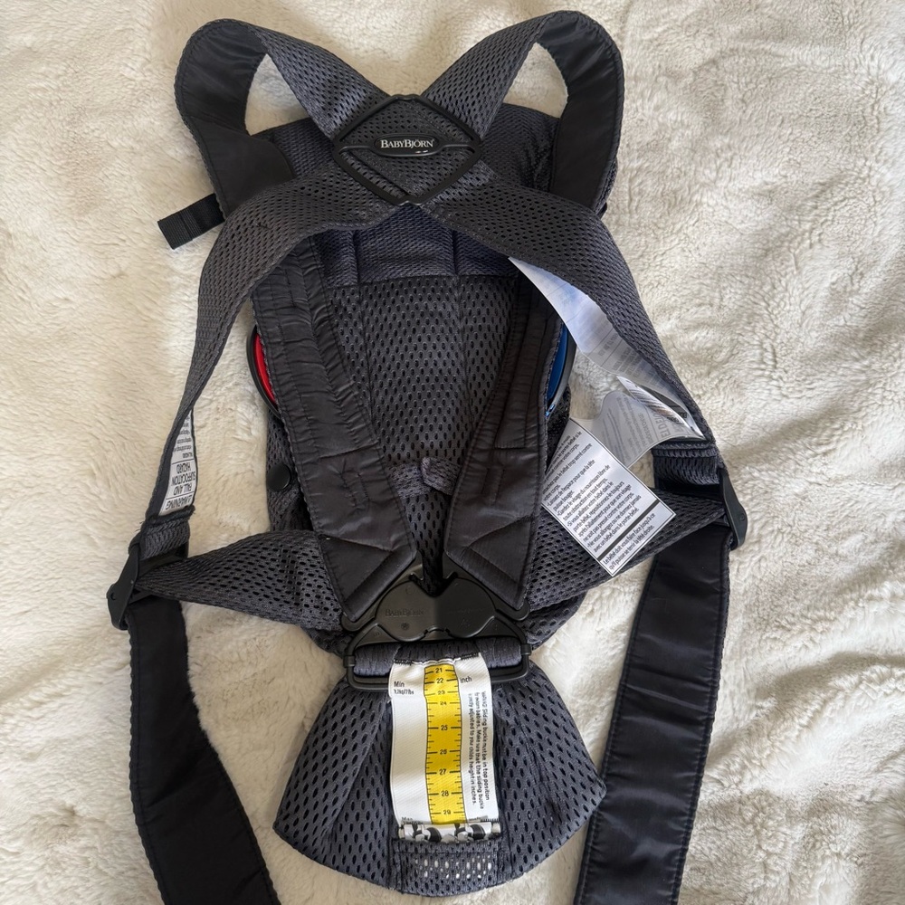 BabyBjorn mesh Carrier - Picture 3 of 4